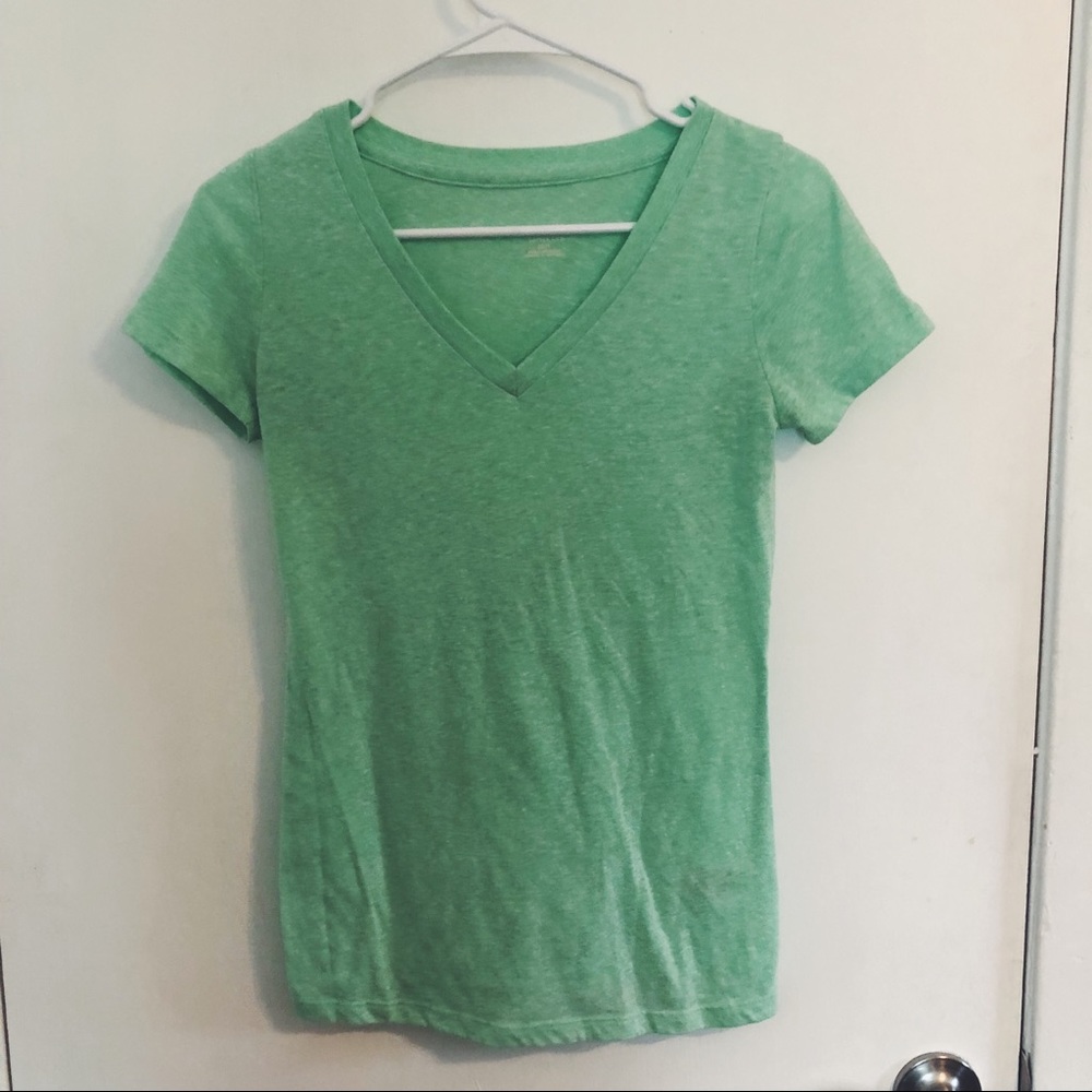 ❌SOLD❌ Green V-Neck T-Shirt